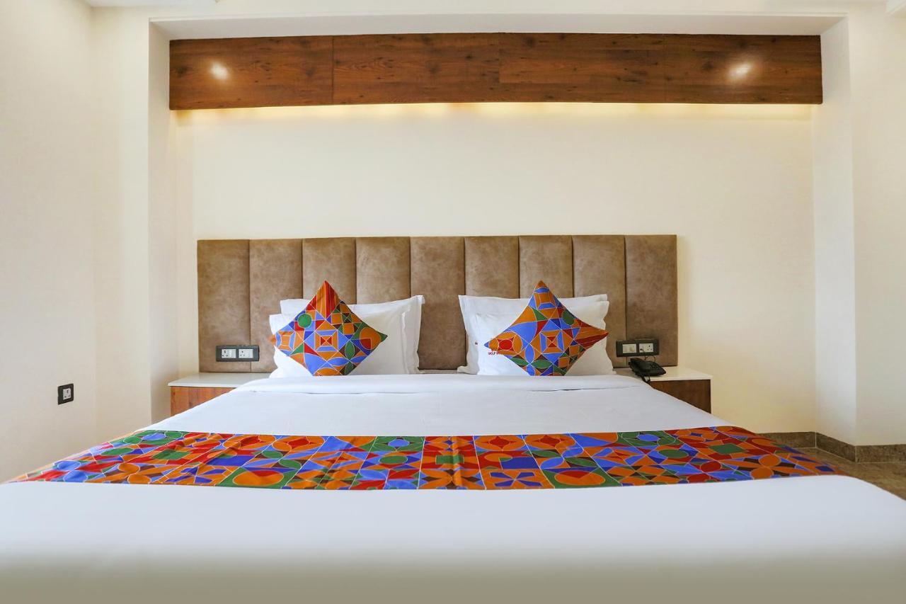Fabhotel Golf Inn Golf Course Road Gurgaon Bagian luar foto